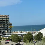 Summerland Crazy Apartment Mamaia