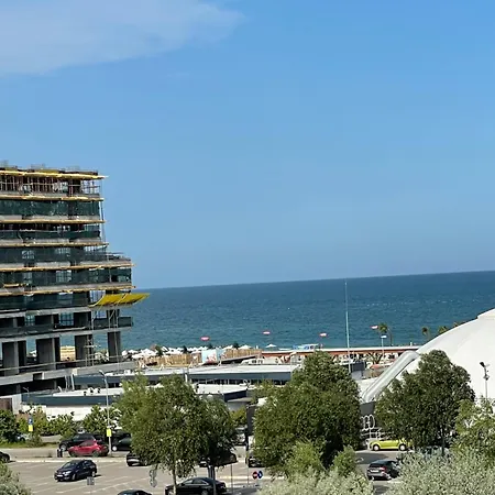 Summerland Crazy Apartment Mamaia