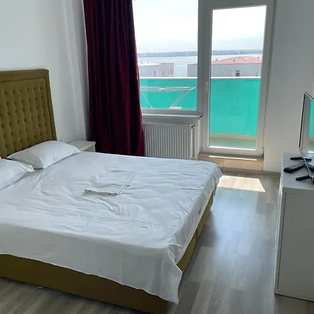 Summerland Crazy Apartment Mamaia