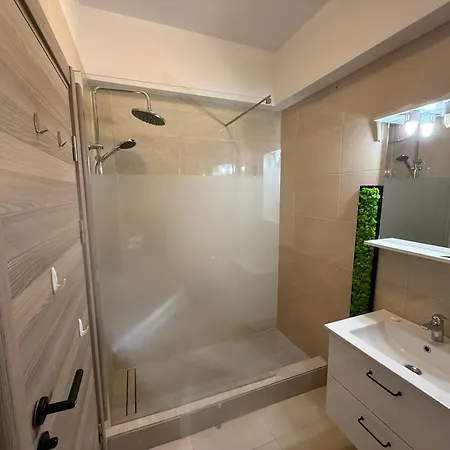 Summerland Crazy * Mamaia